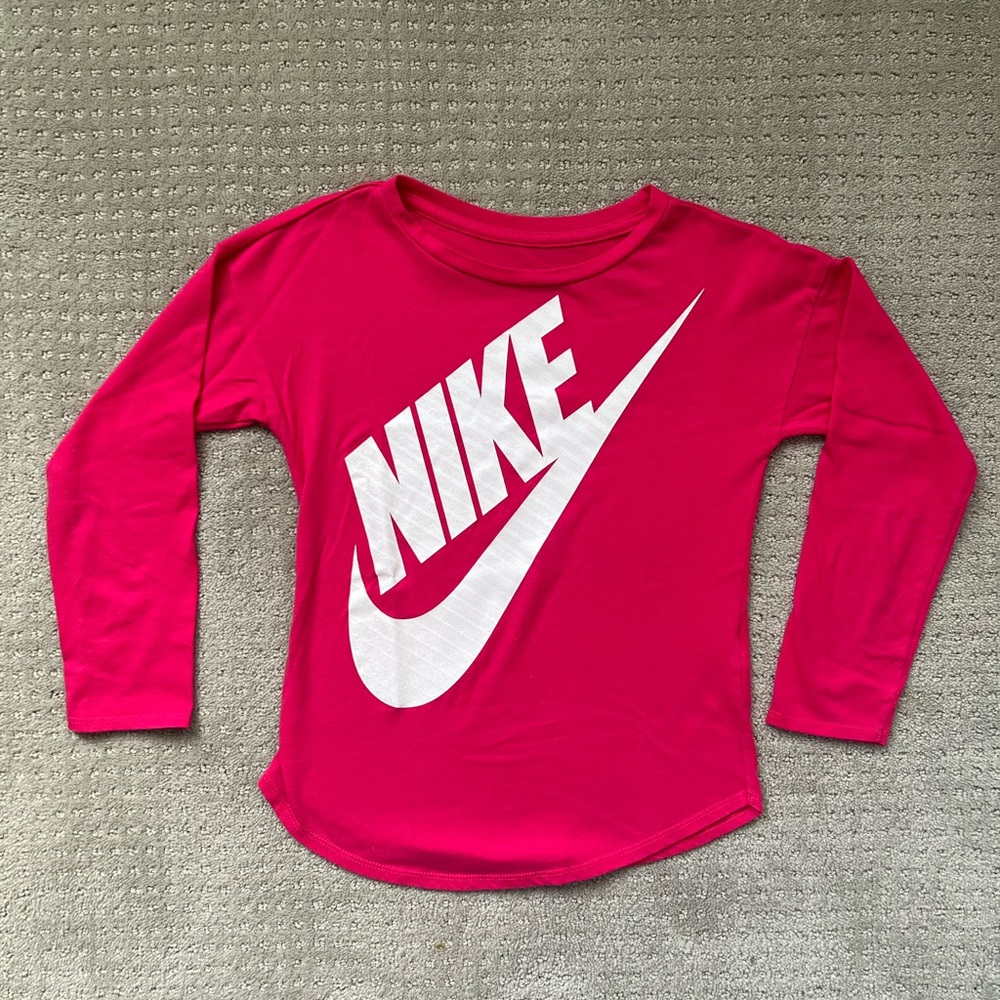 Girl’s Nike long sleeve top size L (6-7)